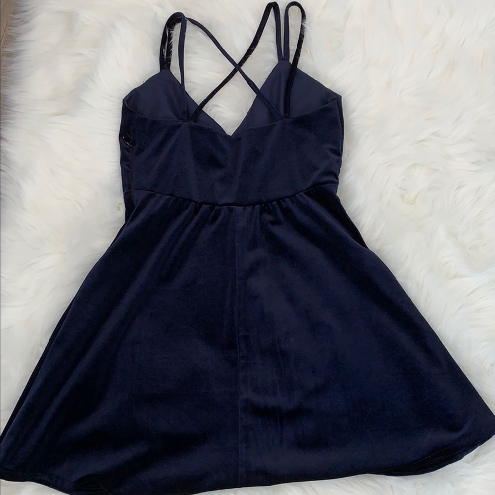 ✨HOST PICK✨NWOT Navy velvet criss cross back dress - Picture 3 of 5